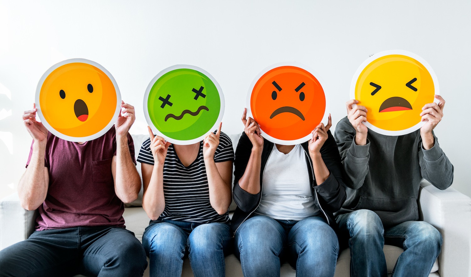 Bánh Xe Cảm Xúc của Robert Plutchik: Công Cụ Mạnh Mẽ Để Hiểu Và Điều Chỉnh Cảm Xúc