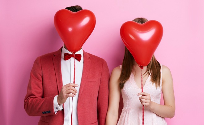 Hẹn hò giấu mặt là gì? Có nên tham gia trend hẹn hò này không?